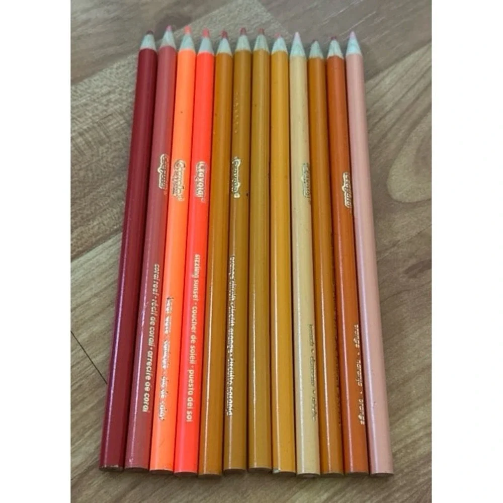 Bundle of 12 Orange Tones Crayola‎ Color pencils